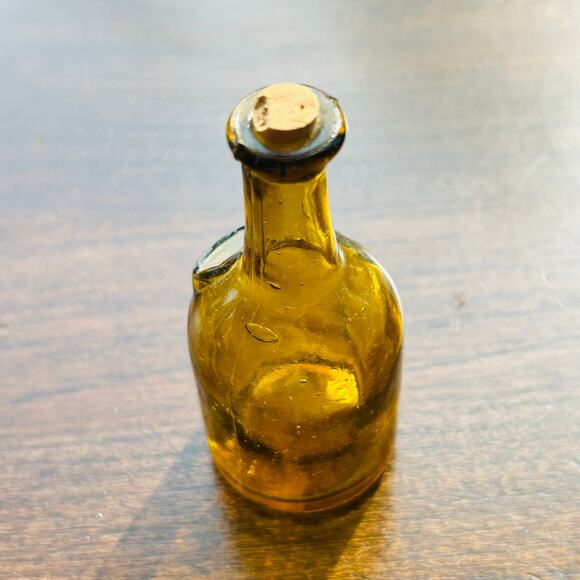 3” amber apothecary jar made in Tiawan - Picture 5 of 7